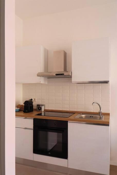 Bilocale Metro 4 Blu Frattini - Airport Linate Apartamento *